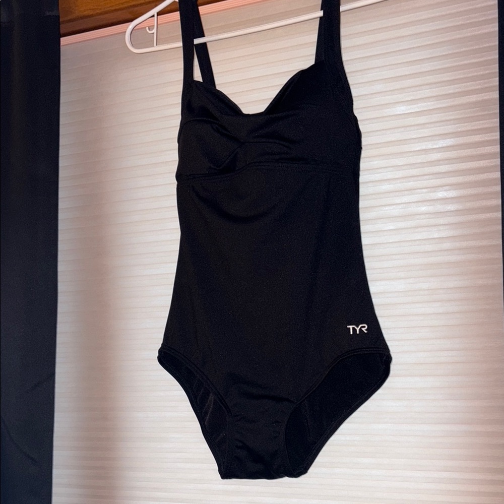 Elegant Black One-Piece Controlfit Swimsuit by TYR with Elite Twisted Bra